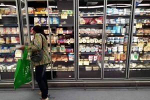 Alimentos ultraprocesados generan urgencia global al revelarse evidencia que vincula su consumo con daños profundos en salud pública y sistemas alimentarios actuales.